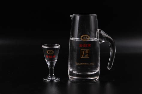 分酒器和小酒杯,分酒器和小酒杯怎么摆缩略图