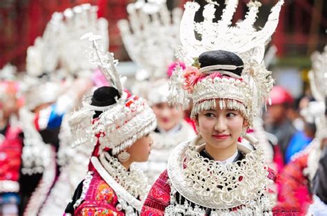 苗族服饰特点简介(西江苗族服饰特点简介)缩略图