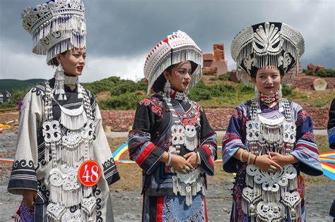 彝族服饰高级感,彝族服饰展示缩略图